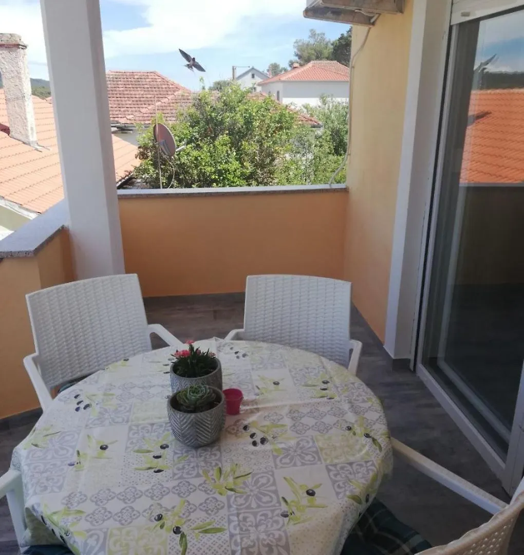 Apartments Marijan Veli Rat