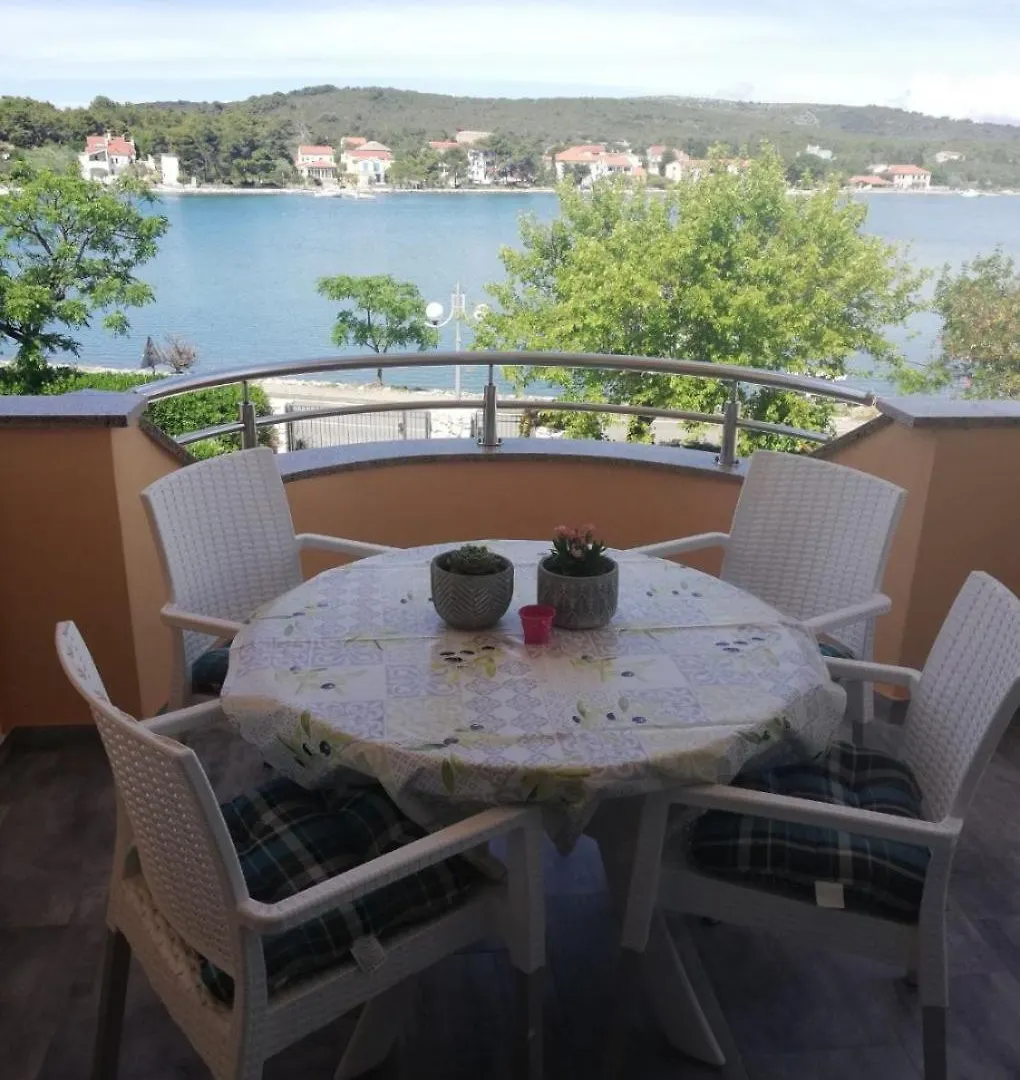 Apartments Marijan Veli Rat